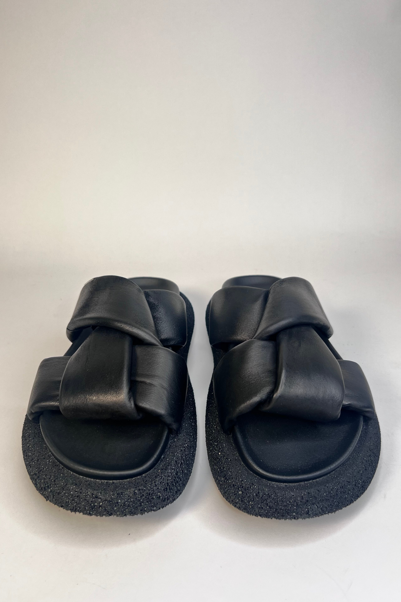 Lofina Ladies Simple and Super Elegant Gasoline Nero Twist Sandals